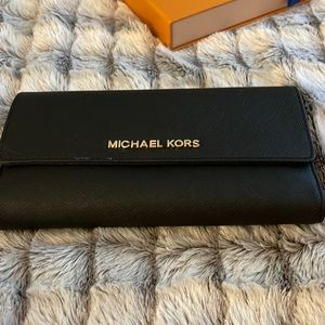 088.Michael Kors Wallet